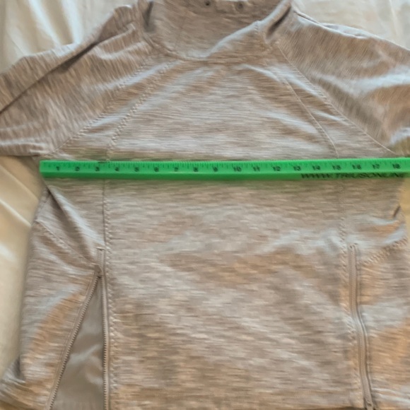 EUC Athleta  Light Gray Hooded Sweatshirt XS Women’s - Picture 10 of 14